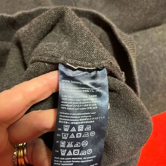 Tommy Hilfiger sweater - Picture 3 of 5